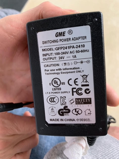 GME GFP241DA-2410 AC Adapter - NEW Original GFP241DA-2410, 24V 1A, 3.5 X 1.35mm, 2-Prong, New - Click Image to Close
